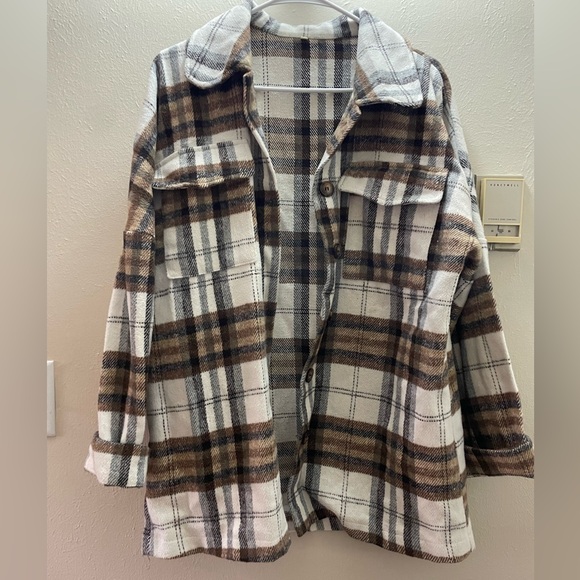 Shacket - Picture 1 of 2